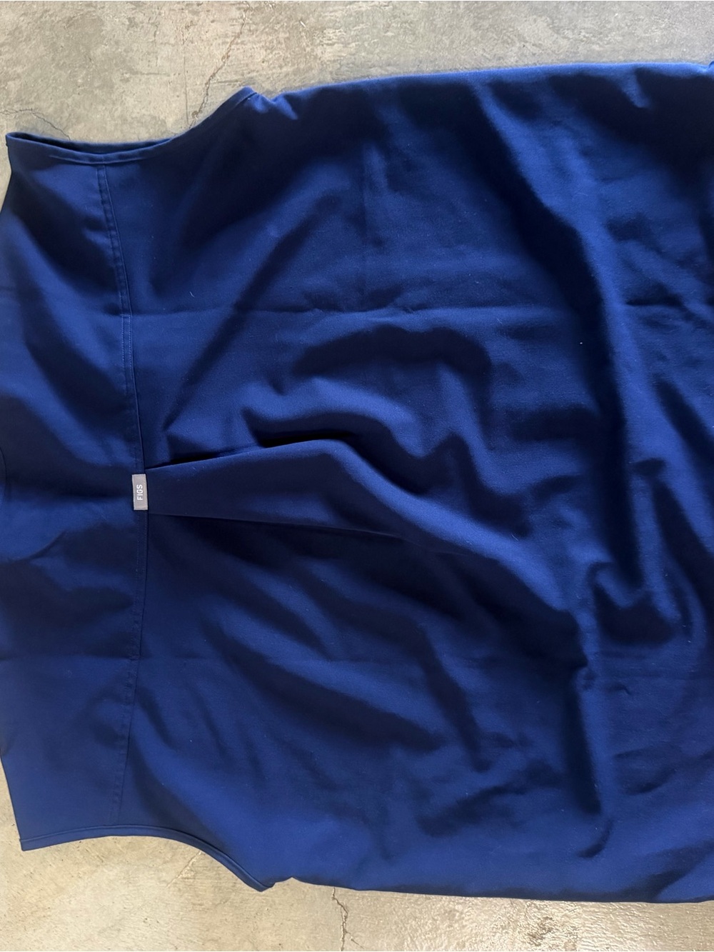 Figs navy blue Rafaela scrub top XL LIKE NEW - Picture 3 of 3